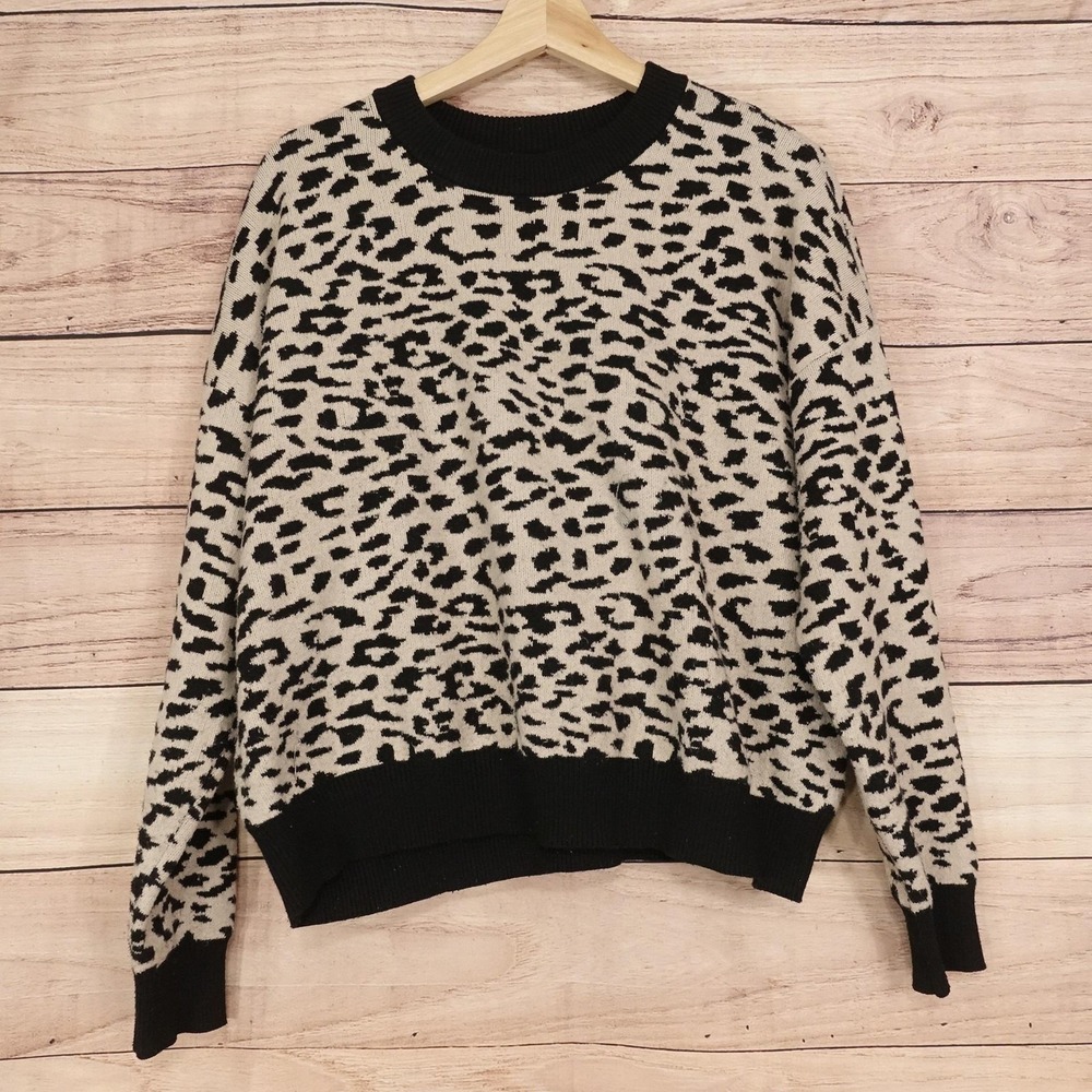 T Tahari Sweater Womens L Beige Leopard Animal Print Crewneck Pullover Knit